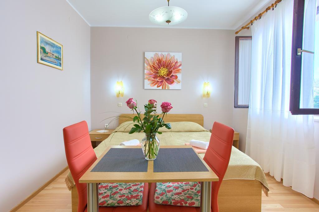Nadija Studio Apartmani Krk Town Exterior photo