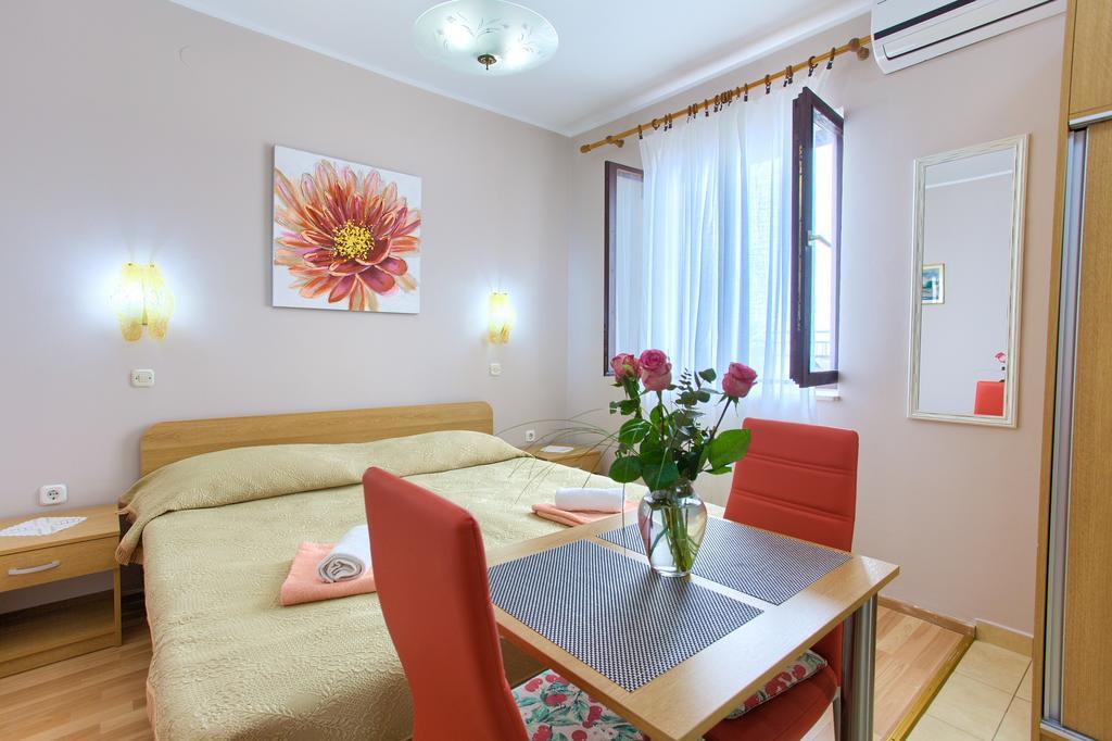Nadija Studio Apartmani Krk Town Exterior photo